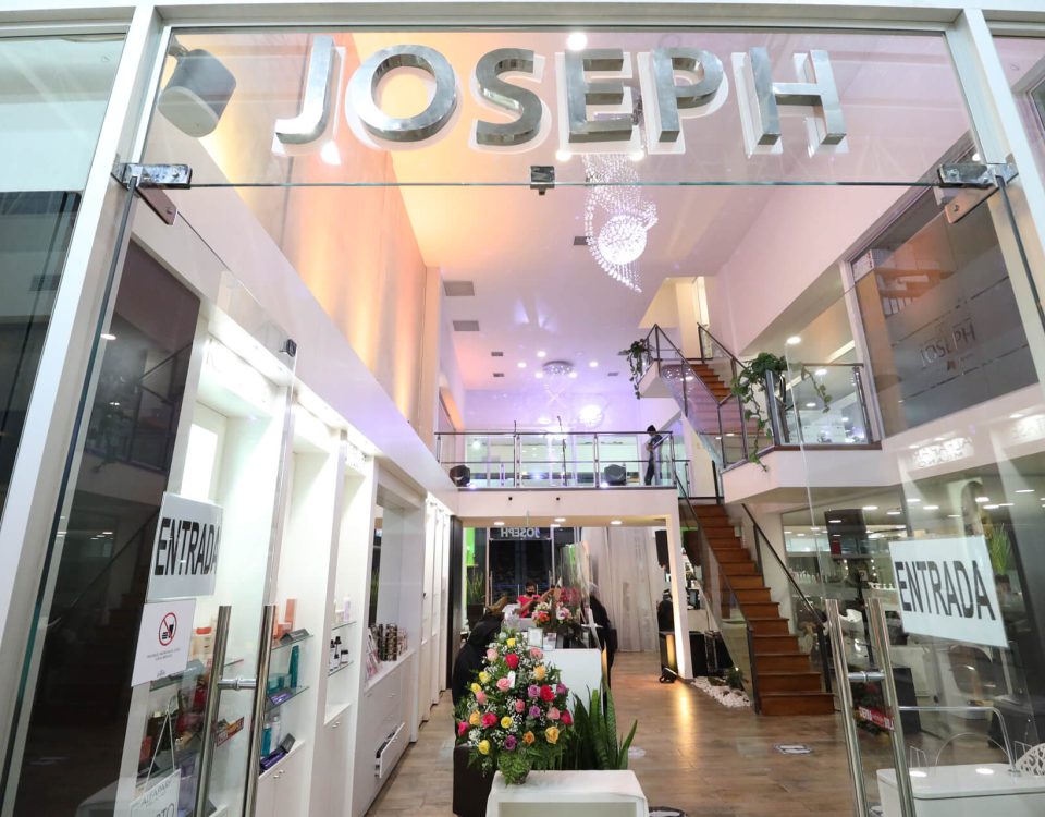 Entrada a Joseph Coiffure del Shopping Mariano